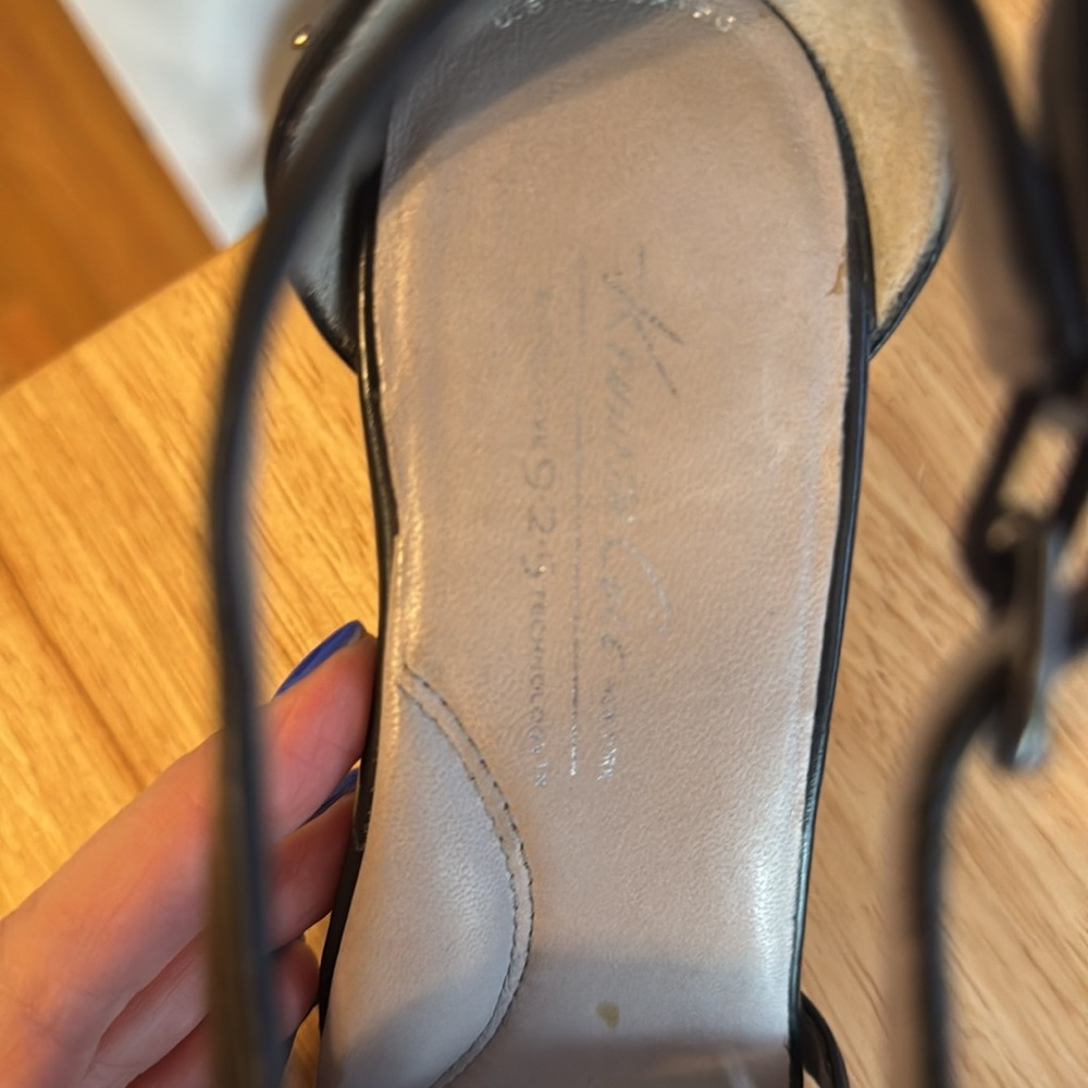 Kenneth Cole women’s black leather studded T-strap sandal size 10, 3.5” heel - Picture 9 of 11